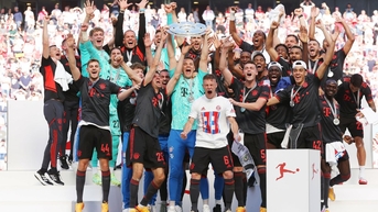 Bayern vô địch Bundesliga khi Dortmund sẩy chân