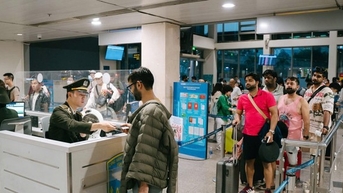 Cảnh tượng bất ngờ trong giờ cao điểm tại sân bay Tân Sơn Nhất ngày Tết dương lịch