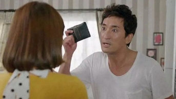 Bạn trai bắt tôi đóng tiền, viết bản kiểm điểm mỗi khi... mắc lỗi