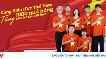 Quang Hải, Văn Hậu cùng Đỗ Kim Phúc trao 1.000 trái bóng cho trẻ em Việt Nam