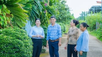 Nông dân Đắk Lắk làm nông thôn mới, xây cầu, lắp điện chiếu sáng mặt trời, liên kết làm ăn lớn