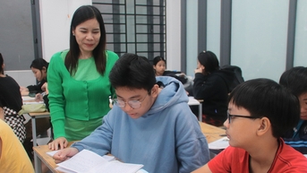 Cô giáo 25 năm dạy miễn phí cho học trò nghèo