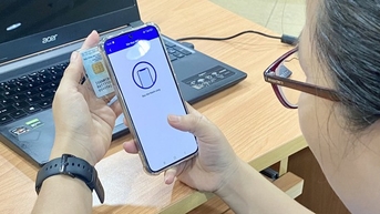 Hàng loạt khách hàng gặp trục trặc trong ngày đầu áp dụng xác thực sinh trắc học khi chuyển tiền