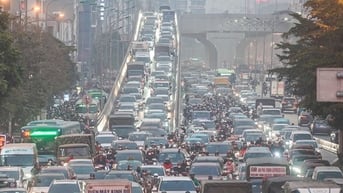 Đường phố Thủ đô 'nghẹt thở' trong ngày cuối cùng của năm 2024