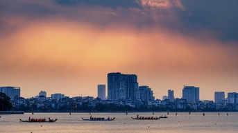 Người dân thủ đô cổ vũ sôi động giải bơi chải thuyền rồng Hà Nội mở rộng năm 2024