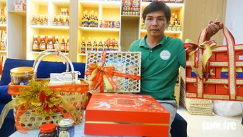 Giỏ quà sản phẩm OCOP và túi gạo ST25 trồng vùng đất Kiên Giang bán đắt ngày Tết