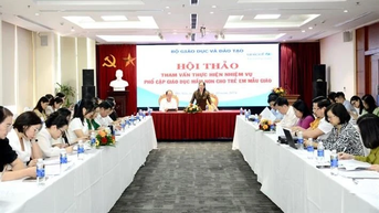 កុមារមត្តេយ្យជិត 300,000 នាក់មិនបានទៅសាលារៀនទេ។