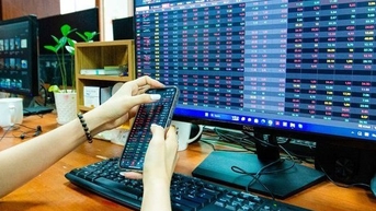 Có nên chốt lời ở thời điểm này?
