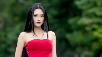 Người đẹp thời trang khoe dáng thon với đầm dạ hội và trang phục thanh lịch