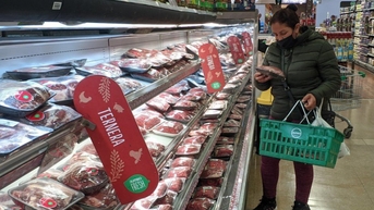 Lạm phát giảm, nghèo đói tăng ở Argentina