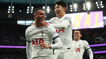Tottenham trở lại Top 4