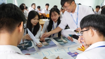 Xuất hiện 2 điểm 10 môn ngữ văn thi tốt nghiệp ở Nam Định, Đồng Tháp