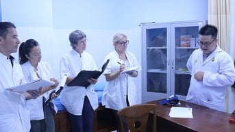 Người nước ngoài đến TPHCM học về y học cổ truyền
