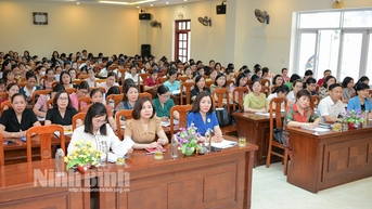 Bồi dưỡng nghiệp vụ công tác Hội cho Chủ tịch Hội liên hiệp Phụ nữ cơ sở