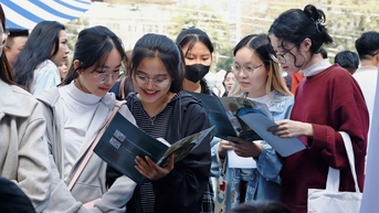 Ngày hội việc làm của Trường Đại học Hà Nội thu hút 4.000 sinh viên