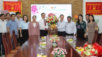 ថ្នាក់ដឹកនាំខេត្ត ទីភ្នាក់ងារ អង្គភាពនានា បានចុះសួរសុខទុក្ខ និងអបអរសាទរ ដល់ទីភ្នាក់ងារសារព័ត៌មាន ក្នុងទិវាសារព័ត៌មានបដិវត្តន៍វៀតណាម។