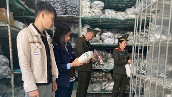 Phát hiện kho hàng gần 6.000 đôi giày nghi giả nhãn hiệu Nike, Adidas ở Phú Thọ