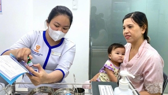 Ngày đầu chiến dịch tăng cường vắc xin sởi tại TP.HCM, VNVC tiêm cho hơn 1.200 trẻ