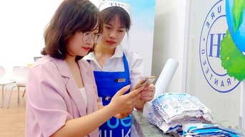Người tiêu dùng hào hứng “Thu gom vỏ hộp, lan tỏa sống xanh” cùng TH true MILK