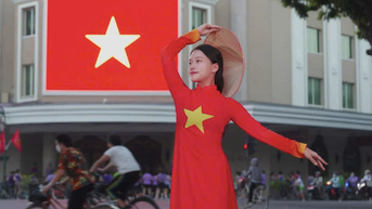 Tự hào giai điệu đất nước vang lên dưới lá cờ Tổ quốc