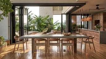 Căn penthouse có nội thất lấy cảm hứng từ resort nhiệt đới tại TPHCM