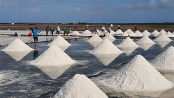 Trung Quốc trấn an người dân về nguồn cung muối