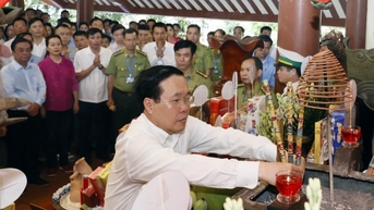 Đời đời ghi nhớ công lao trời biển của Chủ tịch Hồ Chí Minh vĩ đại