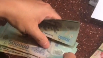 Đại úy CSGT ở Đắk Lắk tìm người đánh rơi gần 30 triệu đồng