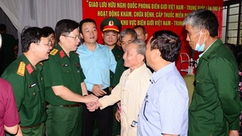 Gần 1.200 người dân huyện Mường Khương được thầy thuốc quân y khám bệnh, cấp thuốc miễn phí