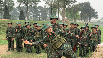 Trên thao trường huấn luyện