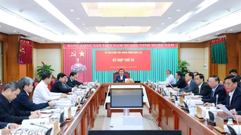Bộ Chính trị xem xét, thi hành kỷ luật ông Nguyễn Xuân Phúc