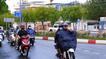 TPHCM đón mưa 'vàng' giải nhiệt
