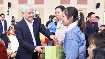 Chăm lo để mọi người, mọi nhà được đón Tết đầm ấm, an vui