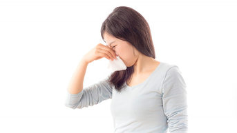 Nên ngửa cổ hay ngồi thẳng khi chảy máu cam?