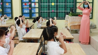 Giáo viên hạnh phúc khi liên tục nhận tin vui về lương và phụ cấp
