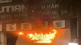 Cháy cửa hàng máy phun rửa xe ở Hà Nội
