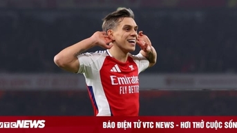 Thắng ngược Tottenham, Arsenal rút ngắn cách biệt với Liverpool