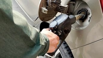 Giá xăng dầu hôm nay 3.9: Biến động trái chiều
