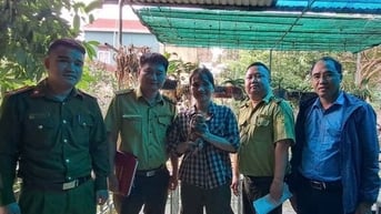 Một người dân Hà Tĩnh mua 2 con động vật hoang dã rồi bàn giao cho Vườn Quốc gia Vũ Quang