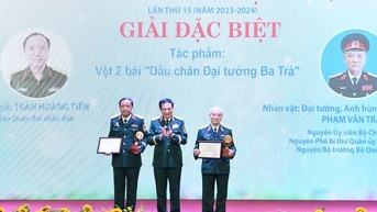 Trao giải cuộc thi "Những tấm gương bình dị mà cao quý" lần thứ 15