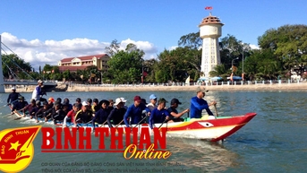 Bau Trang - រង់ចាំការប្រណាំងទូកប្រពៃណី
