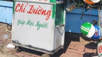 Lòng người mở ra những lối thoát kẹt xe