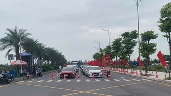 អ្នក​ទេសចរ​សម្រុក​ទៅ​កាន់ Cat Ba ប៉ុន្តែ​មិន​មាន​ការ​កក​ស្ទះ​ចរាចរណ៍​ទៀត​ទេ​ដែល​កំពុង​រង់ចាំ​សាឡាង