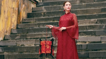 Lên đồ ngày xuân ‘chuẩn không cần chỉnh’ với sắc đỏ
