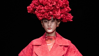 Do Manh Cuong បើកកម្មវិធី Vietnam International Fashion Week នៅទីក្រុងហាណូយ