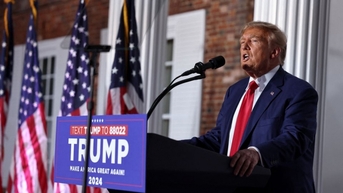 Vụ án tài liệu mật của ông Trump sẽ được xét xử vào ngày 14/8