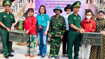 Thừa Thiên Huế tặng con giống cho người dân vùng biên giới