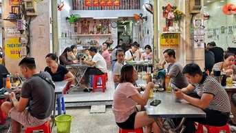 Bà chủ đứng sau 8 quán sủi cảo trứ danh ở Phố ẩm thực Hà Tôn Quyền là ai?