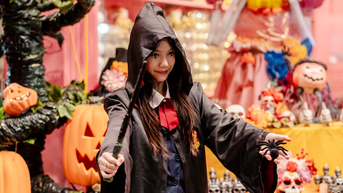 Phố Hàng Mã sôi động mùa Halloween