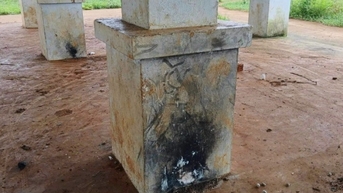 ទីផ្សារសហគមន៍ចំណាយប្រាក់រាប់ពាន់លានដុល្លារក្នុងការសាងសង់ ប៉ុន្តែពាណិជ្ជករ 'មិនអើពើ' វា របស់របរជាច្រើនត្រូវបានខូចខាត និងរិចរិល។
